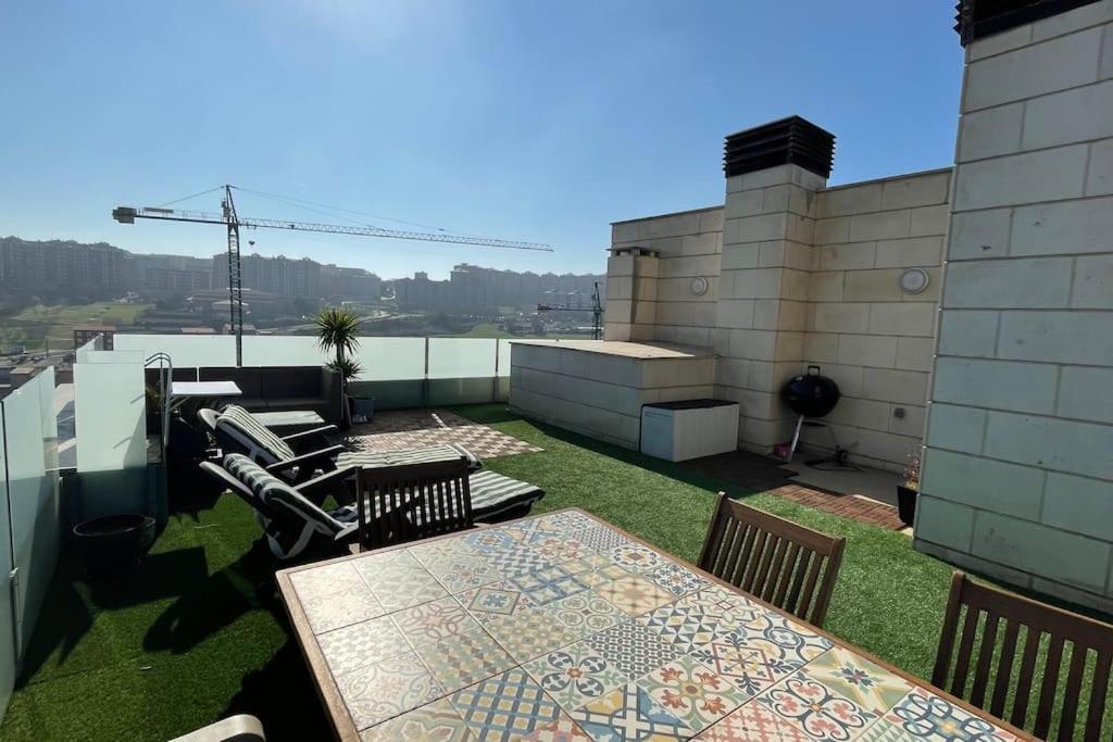 Luminoso Atico Con Terrazas Y Garaje En Sardinero Apartamento